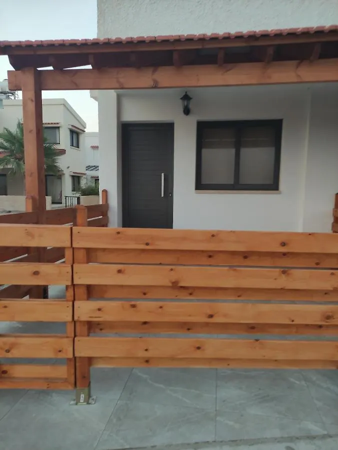 Сasa de vacaciones Pervolia House B